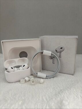 Wireless Earbuds with Charging Case and Cable - White